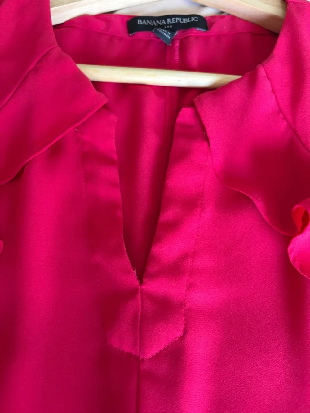 Banana Republic Pink Ruffle V-Neck Peplum Blouse Size Medium - Picture 6 of 11